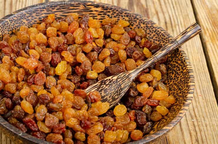 dried-grapes-raisins-wooden-bowl_115919-2298 (1)