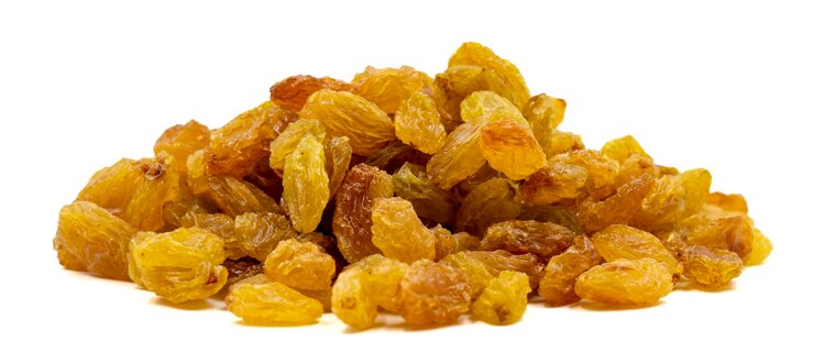 dried-raisins-isolated-white-background-snack-fresh-nuts-closeup-nuts_659681-7927