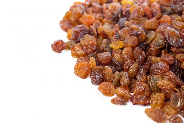 dried-raisins-white_93675-8961 (1)