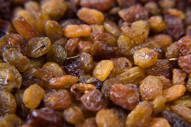 full-frame-shot-raisins-sale-market_1048944-29171358 (1) (1)