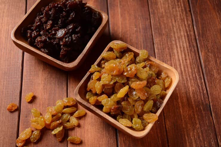 heaps-yellow-dark-raisins-wooden-bowls-dried-grapes_103326-1686 (1)