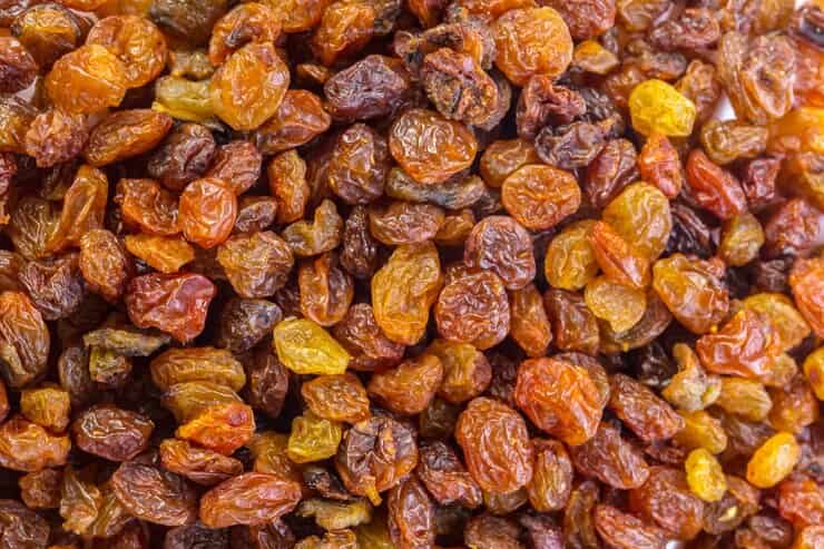 raisins-background_93675-28960 (1)
