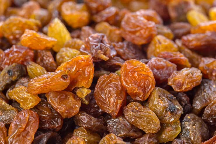 raisins-background_93675-6666 (1)