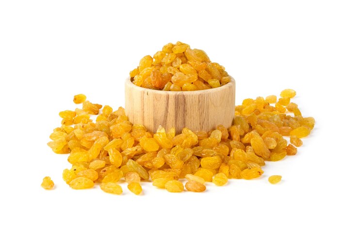 raisins-wooden-bowl-isolated-white-background_165541-793