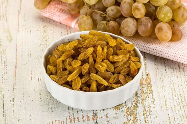 sweet-dry-yellow-honey-raisin_1472-145177 (1)